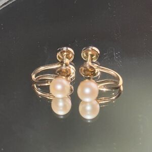 Vintage‎ small faux pearl screw back earrings
